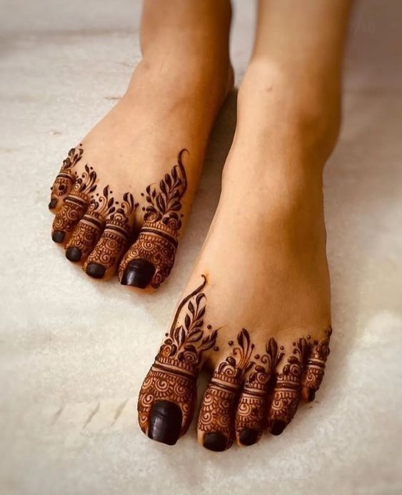Arabic-Mehndi-Designs-for-Feet-7