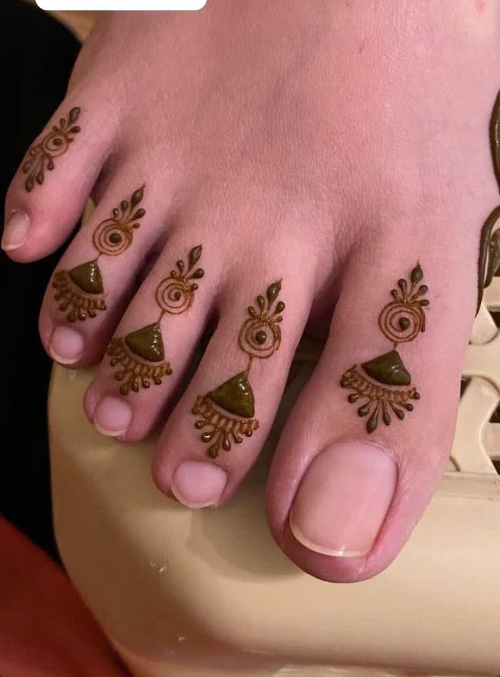 Arabic-Mehndi-Designs-for-Feet-8