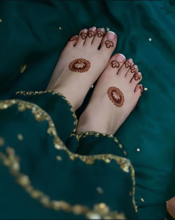 Arabic-Mehndi-Designs-for-Feet-9
