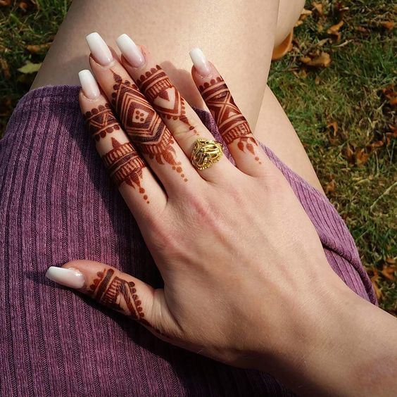 Simple Mehndi Designs For Fingers 2