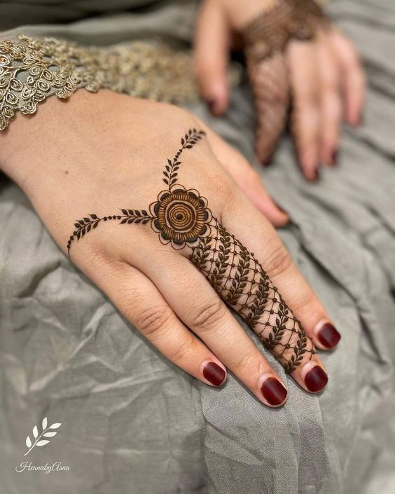 Simple Mehndi Designs For Fingers 4