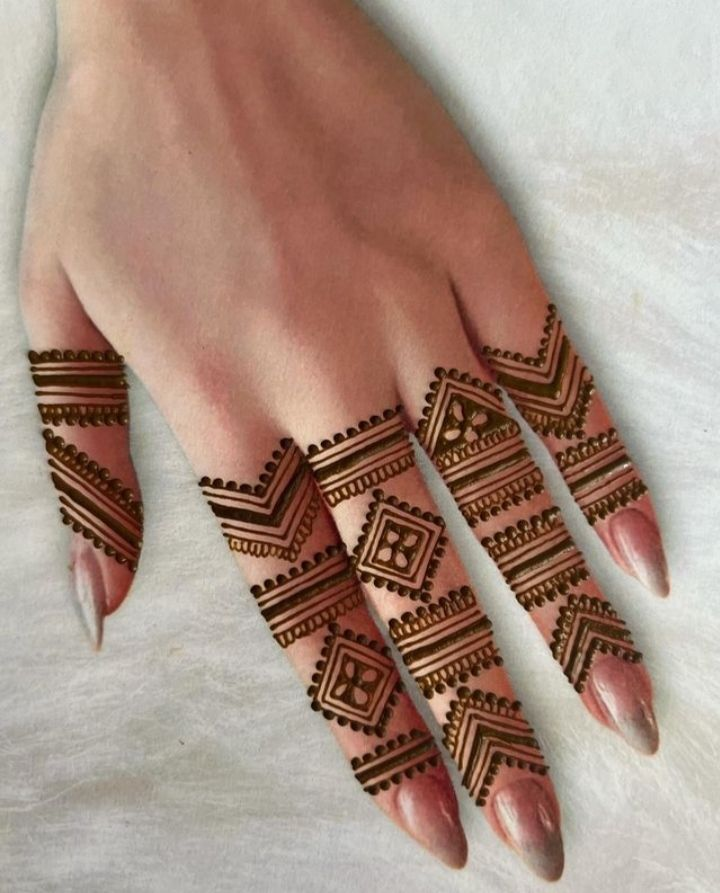 Stylish Mehndi Designs for Fingers 2