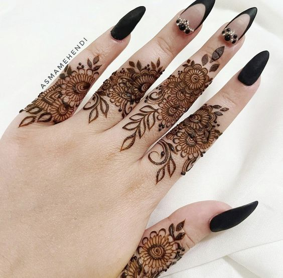 Stylish Mehndi Designs for Fingers 6