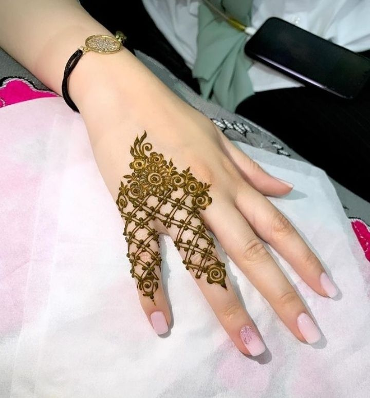 Flower Mehndi Designs for Fingers 11