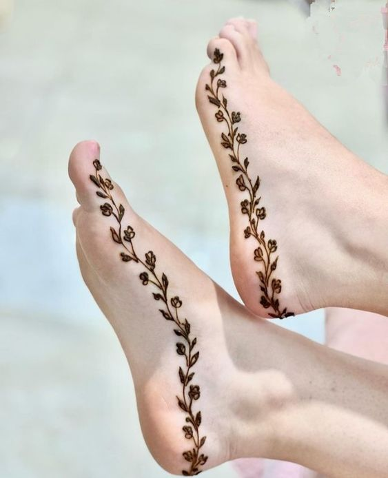 Simple Mehndi Designs For Feet 9