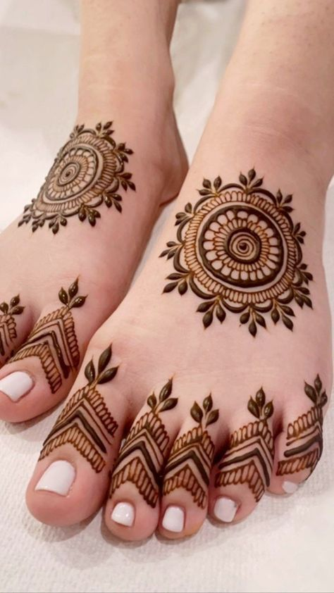 Tikki Mehndi Designs for Feet 6