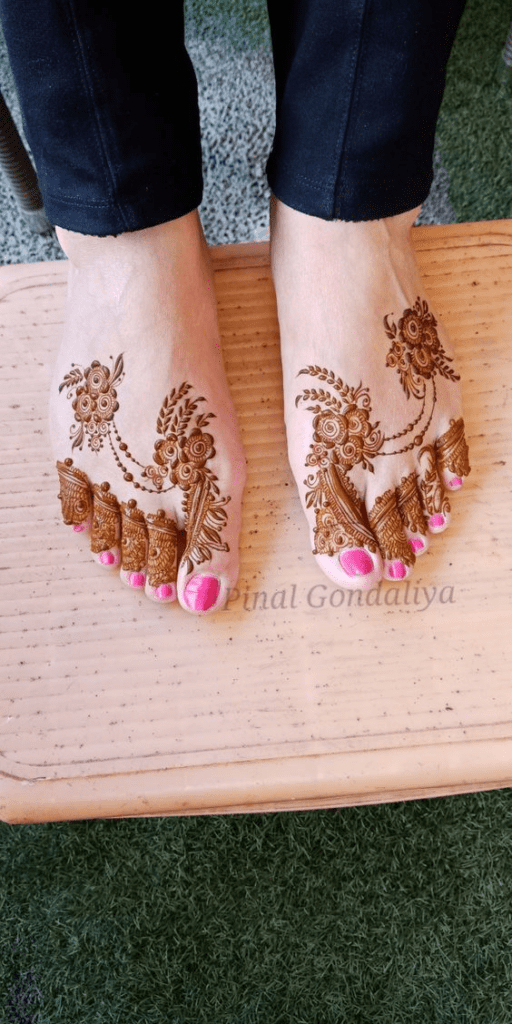 Stylish Mehndi Designs For Feet 1