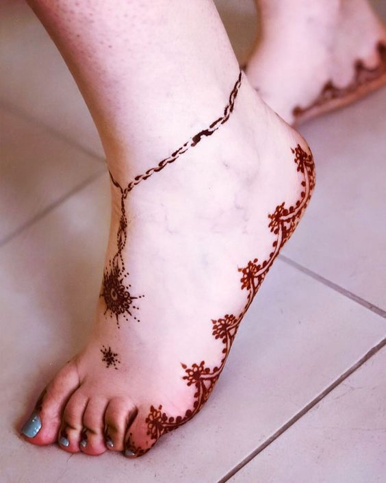 Stylish Mehndi Designs For Feet 4