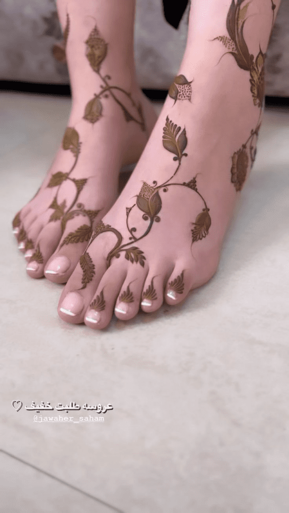 Unique Mehndi Design For Feet 1
