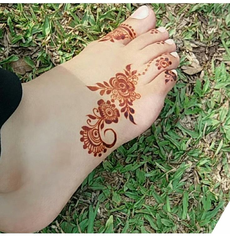 Unique Mehndi Design For Feet 3