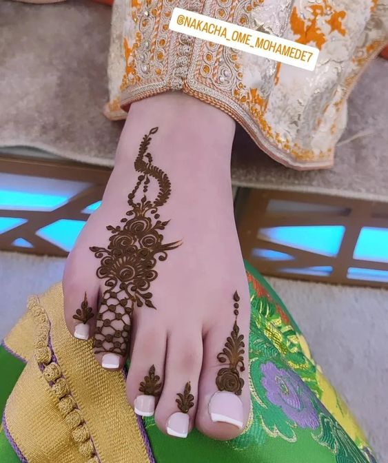Unique Mehndi Design For Feet 5