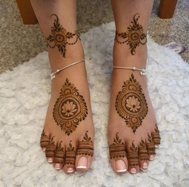 Unique Mehndi Design For Feet 8