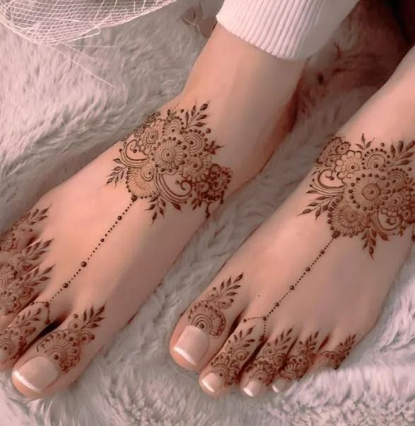 Unique Mehndi Design For Feet 10