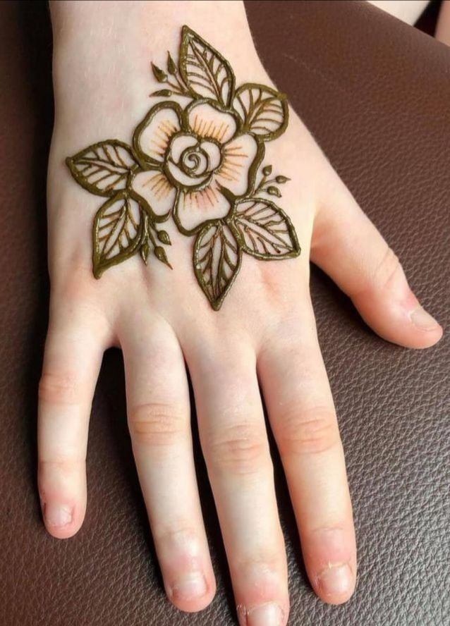 Simple Mehndi Designs for Children 1