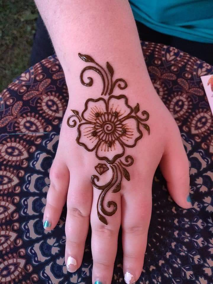 Simple Mehndi Designs for Children 2