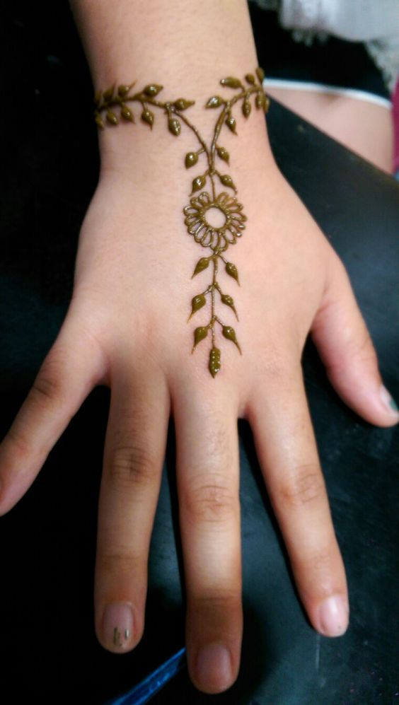 Simple Mehndi Designs for Children 3