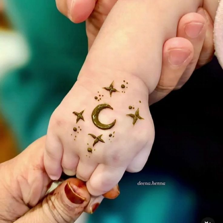 Simple Mehndi Designs for Children 7