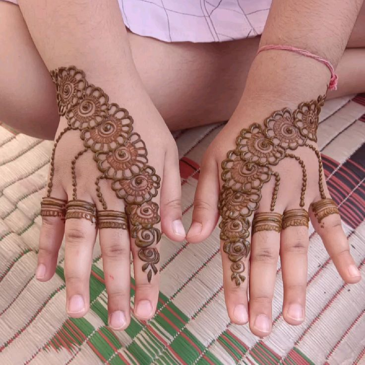 Unique Mehndi Designs for Children 2