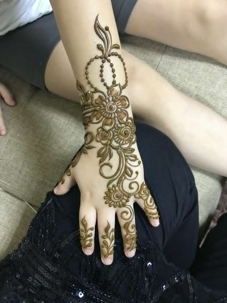 Unique Mehndi Designs for Children 3