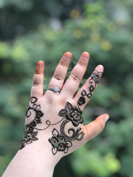 Unique Mehndi Designs for Children 4