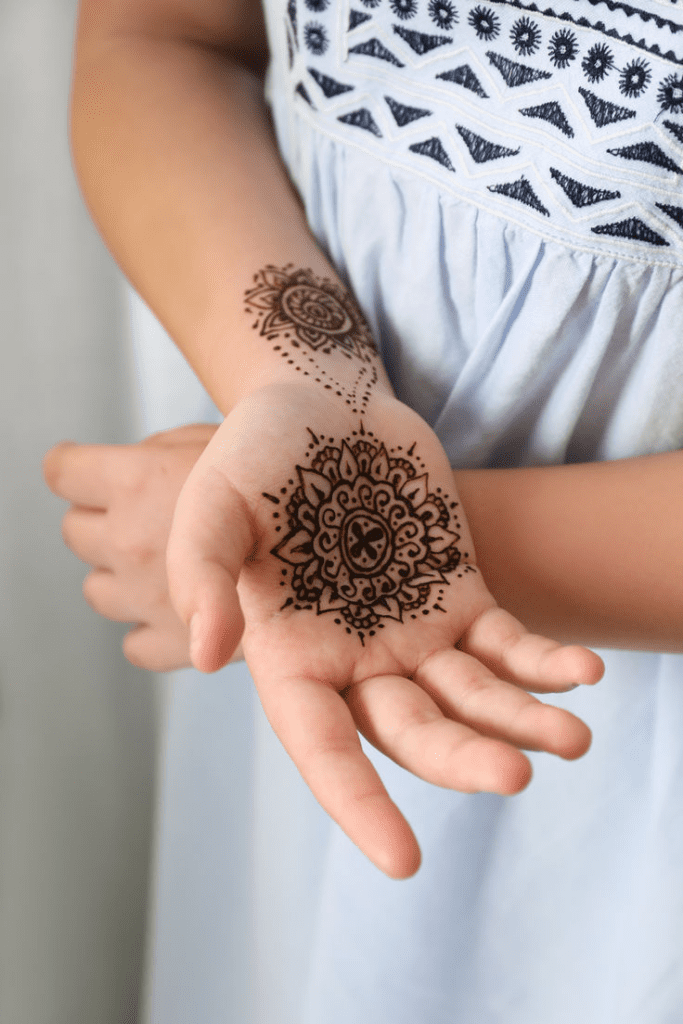 Mehndi Designs for Front Hands for Children 3