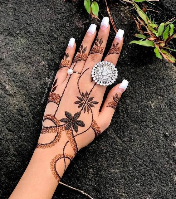 Unique Mehndi Design for Eid  9