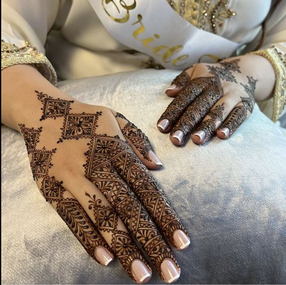 Mehndi Designs for Bridals for Back Hands 11