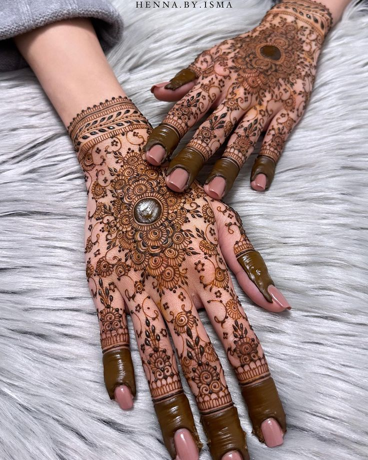 Mandala Mehndi Designs for Back Hands 9