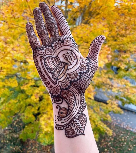 Simple Mehndi designs for kurwa chouth 1
