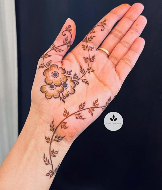 Unique Mehndi Design for Palm 1