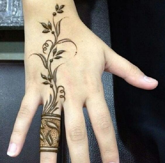 Teej Mehndi Designs for Kids 4