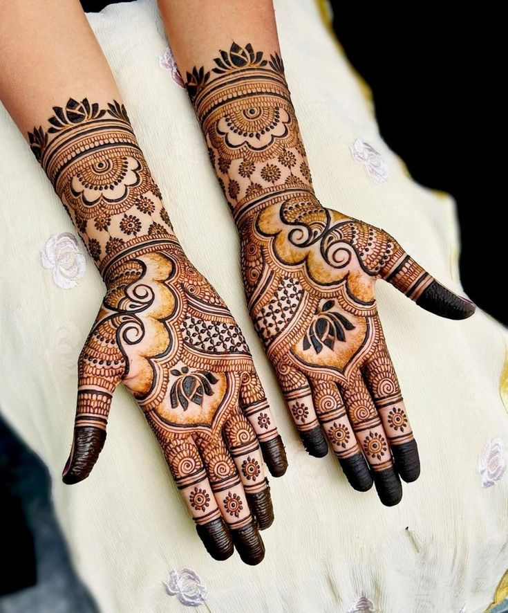 Latest Mehndi Designs for Teej 5