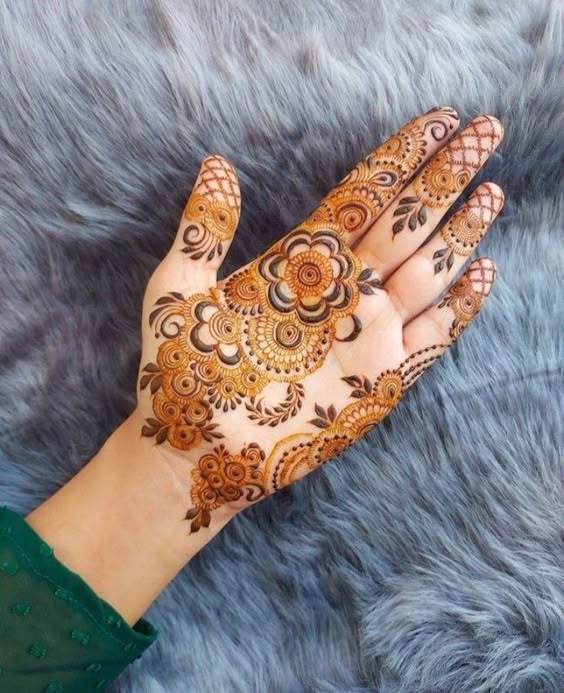 Unique Mehndi Design for Palm 5