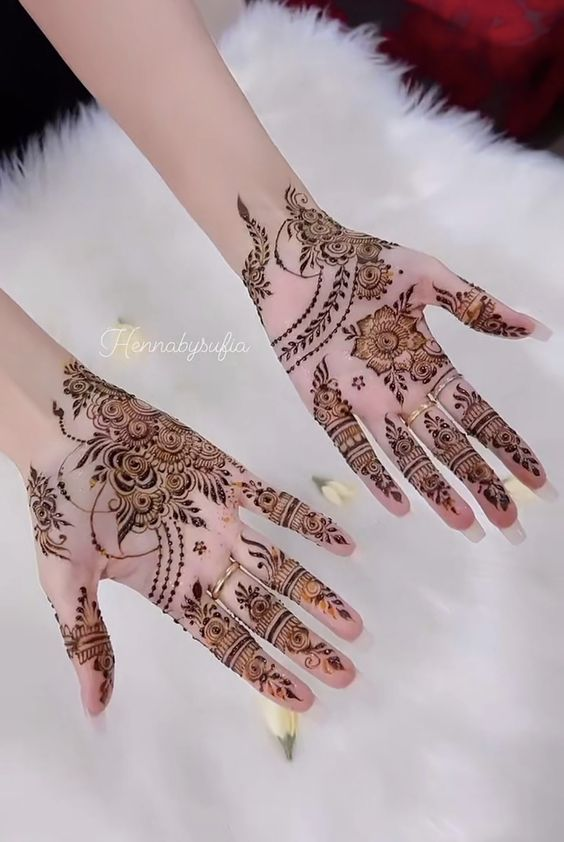 Stylish Mehndi Designs for Palm 3