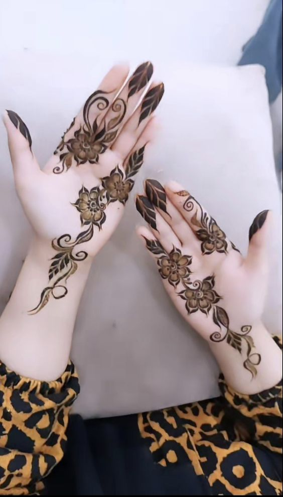 Stylish Mehndi Designs for Palm 4