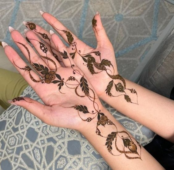 Stylish Mehndi Designs for Palm 8