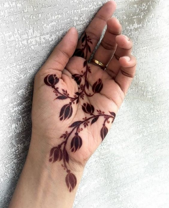 Stylish Mehndi Designs for Palm 9