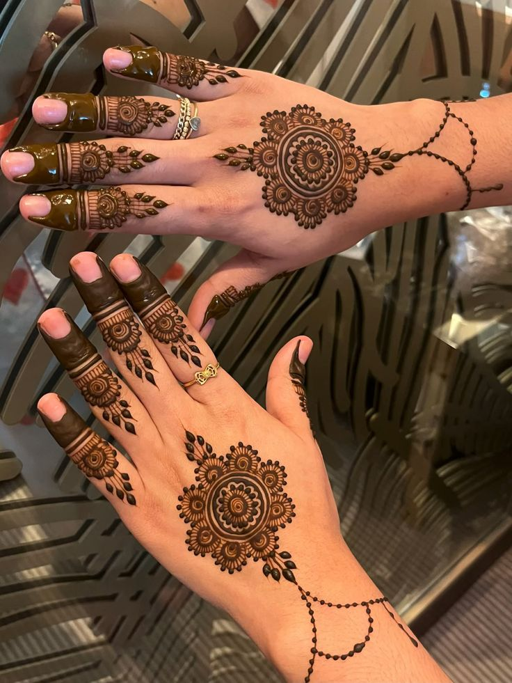 Simple Mandala Mehndi Designs 4