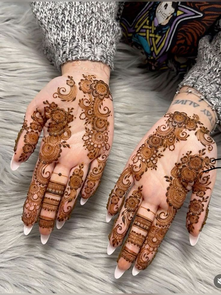 Latest Front Hand Mehndi Designs for a Modern Touch 2