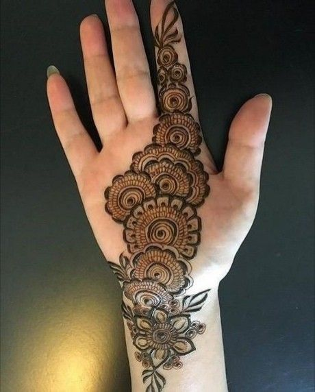 Latest Front Hand Mehndi Designs for a Modern Touch 5