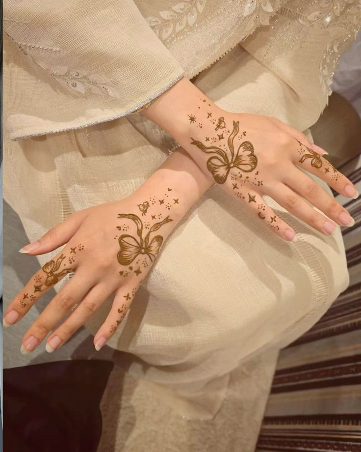Simple Mehndi Designs For Back Hands 1