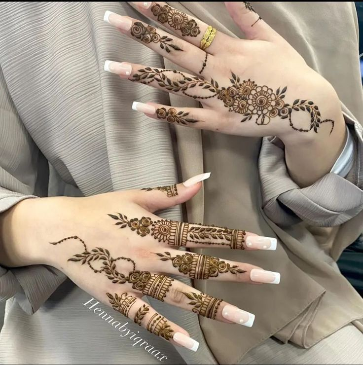 Simple Mehndi Designs For Back Hands 2