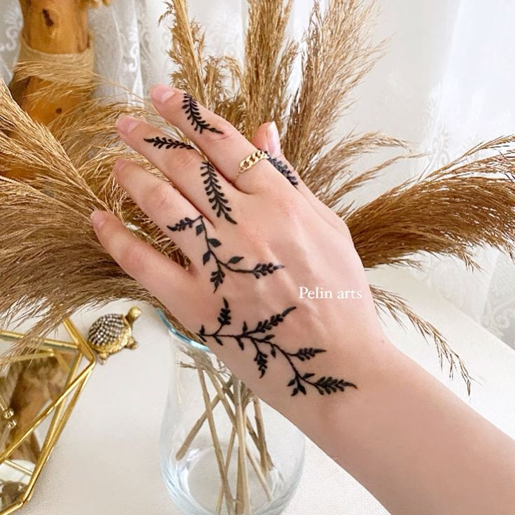 Simple Mehndi Designs For Back Hands 3