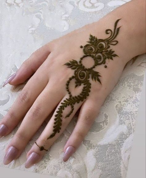 Simple Mehndi Designs For Back Hands 5