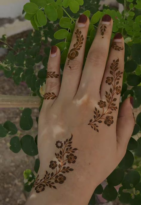 Simple Mehndi Designs For Back Hands 7