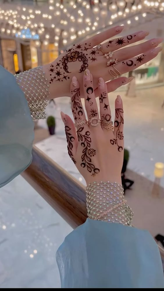 Simple Mehndi Designs For Back Hands 9