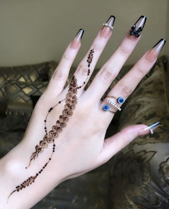 Unique Mehndi Designs for Back Hands 1