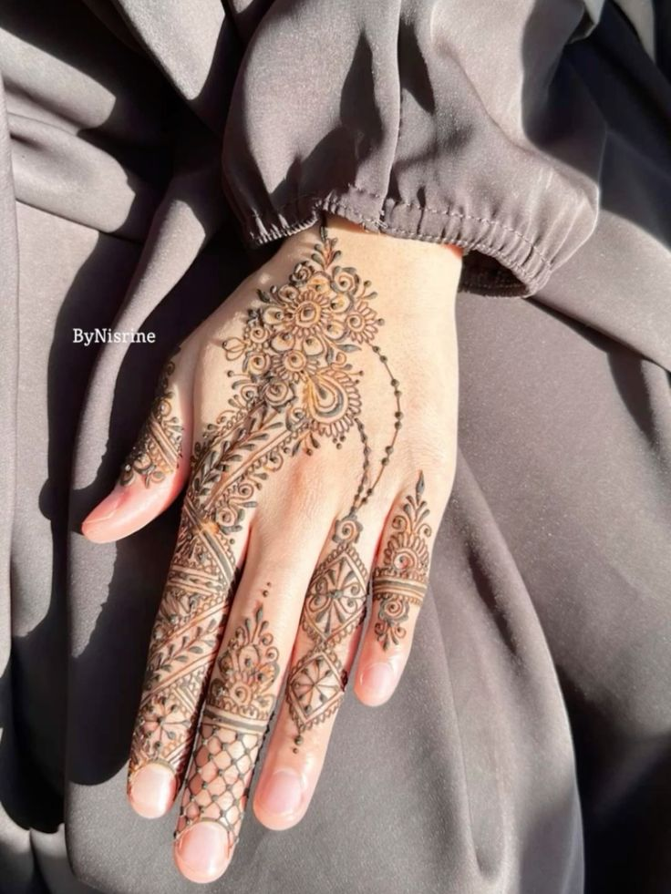 Beautiful Mehndi Designs for Back Hands 3