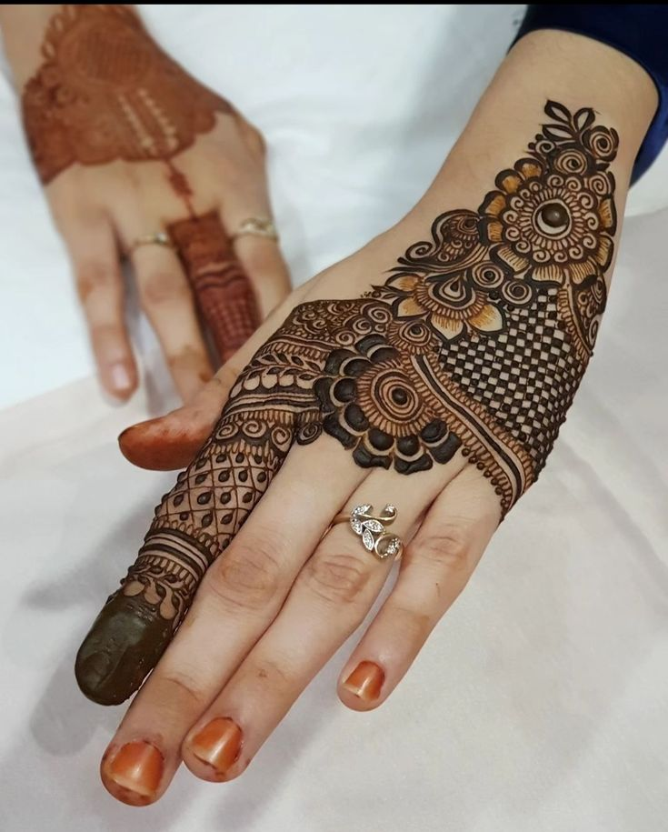 Beautiful Mehndi Designs for Back Hands 6
