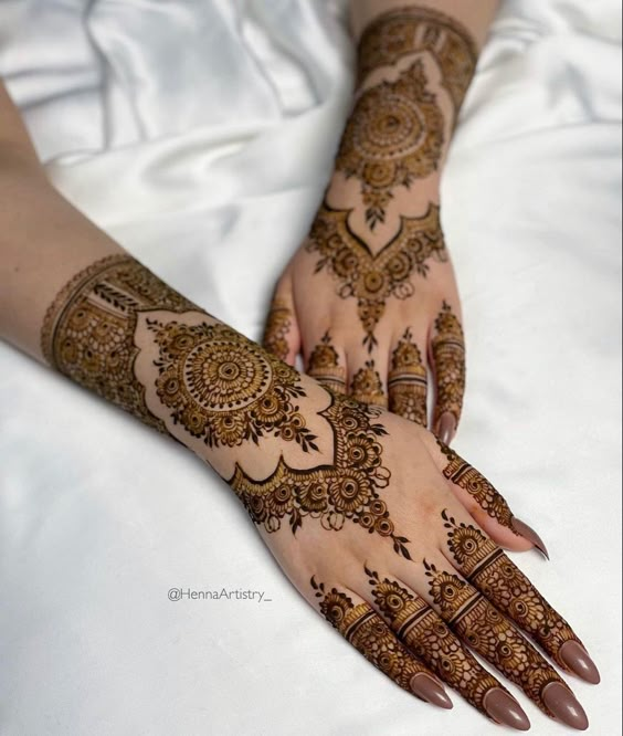 Beautiful Mehndi Designs for Back Hands 8